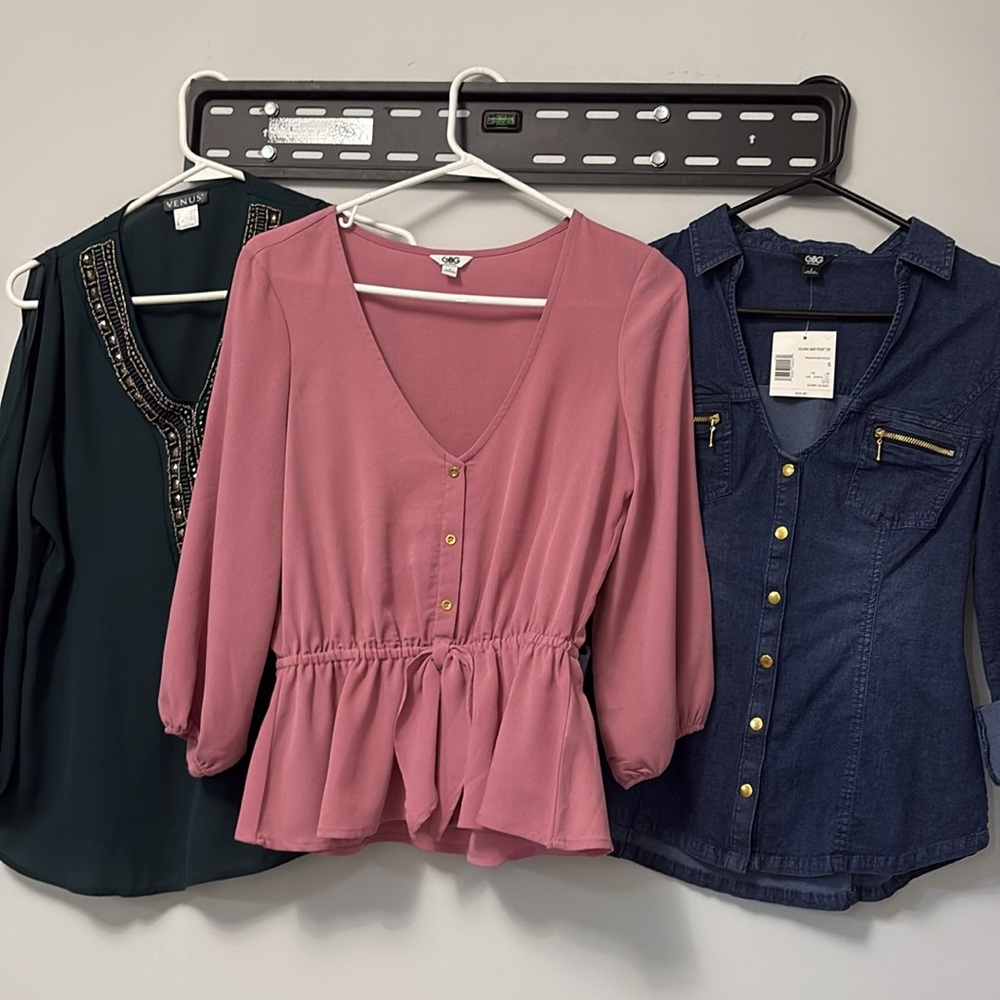 3 Tops! 2 G by Guess size small tops & 1 Venus